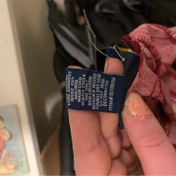 🍎“Once Upon a Time” Regina Red Velvet Apple & Vine Design Dress Hot Topic - Picture 10 of 12